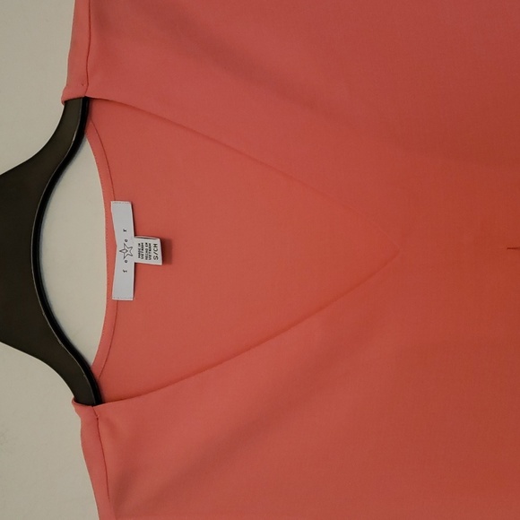 Fever coral flowy front pleat top. Loose fit tank front V Neck high/low style - Picture 2 of 7